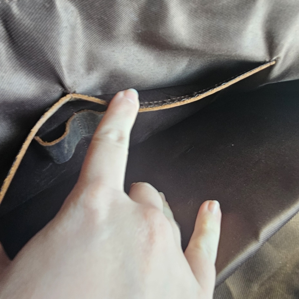 Classic Brown Leather Messenger Bag - Picture 6 of 8